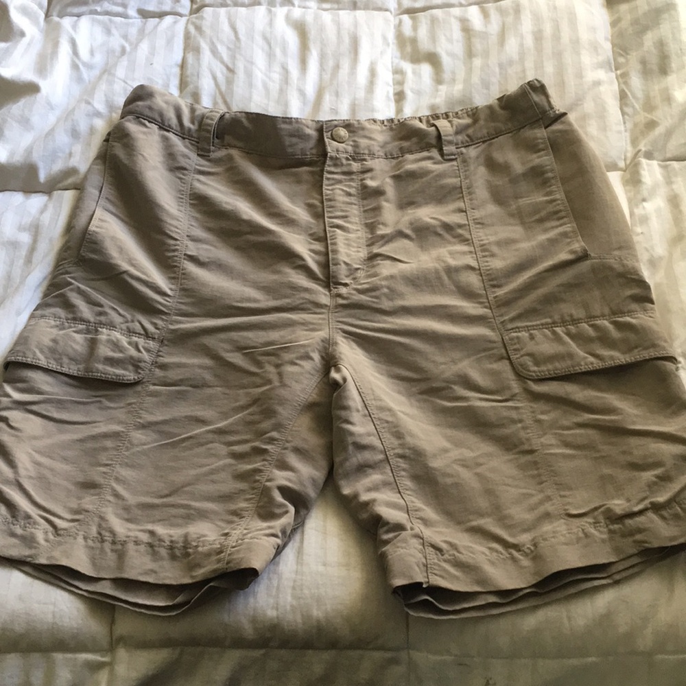 Men’s cargo shorts